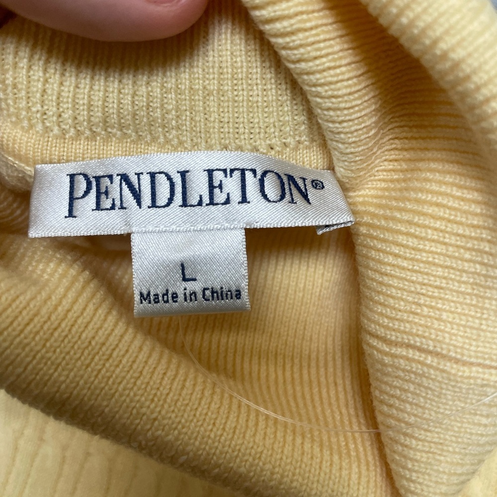 Elegant Cream Cable Knit Sweater - Picture 3 of 4